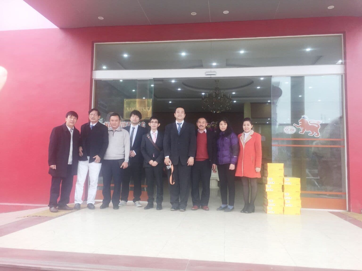 Đoàn nhật bản chup trước văn phòng công ty